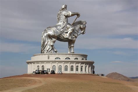 estatua gengis khan|GENGHIS KHAN EQUESTRIAN STATUE IN。